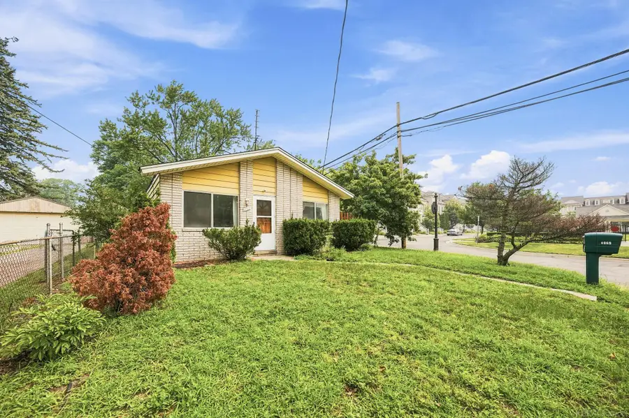 1069 Urbancrest DR, Troy, MI 48083 - #3