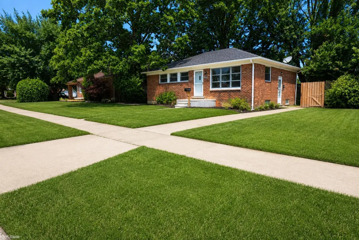 17225 Bell AVE, Eastpointe, MI 48021 - #1