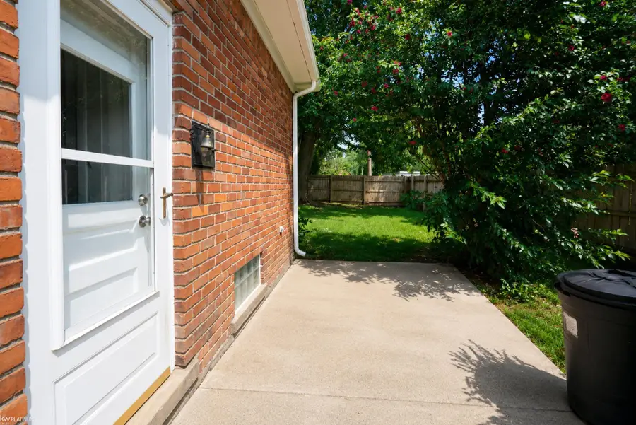 17225 Bell AVE, Eastpointe, MI 48021 - #3