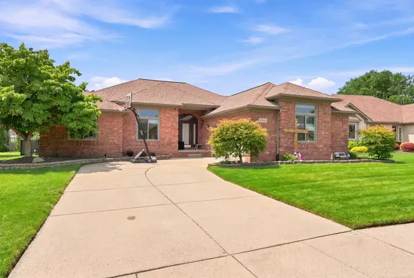47641 Beacon Square DR, Macomb, MI 48044