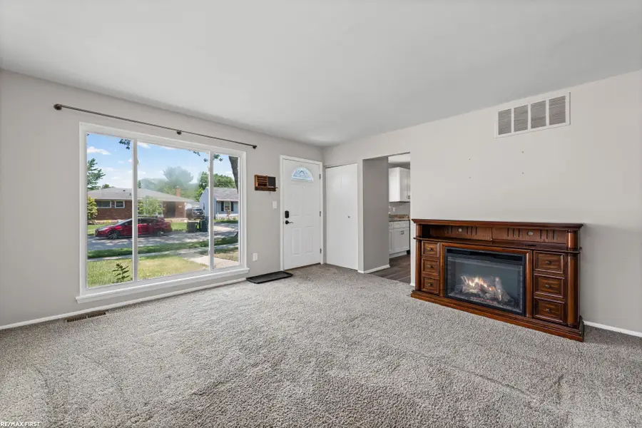 23112 Detour ST, Saint Clair Shores, MI 48082 - #2