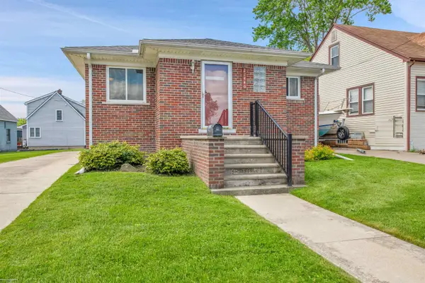 22440 Beach ST, StClairShores, MI 48081
