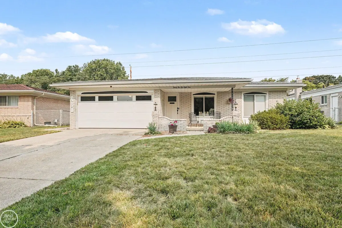 35281 Cathedral DR, Sterling Heights, MI 48312 - #1
