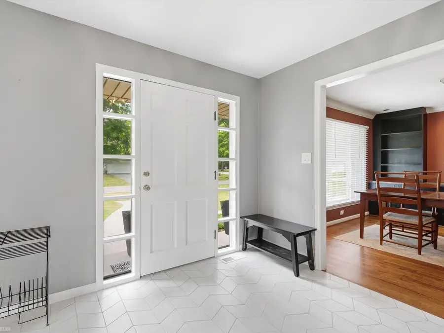 7041 Stonebrook RD, West Bloomfield, MI 48322 - #2