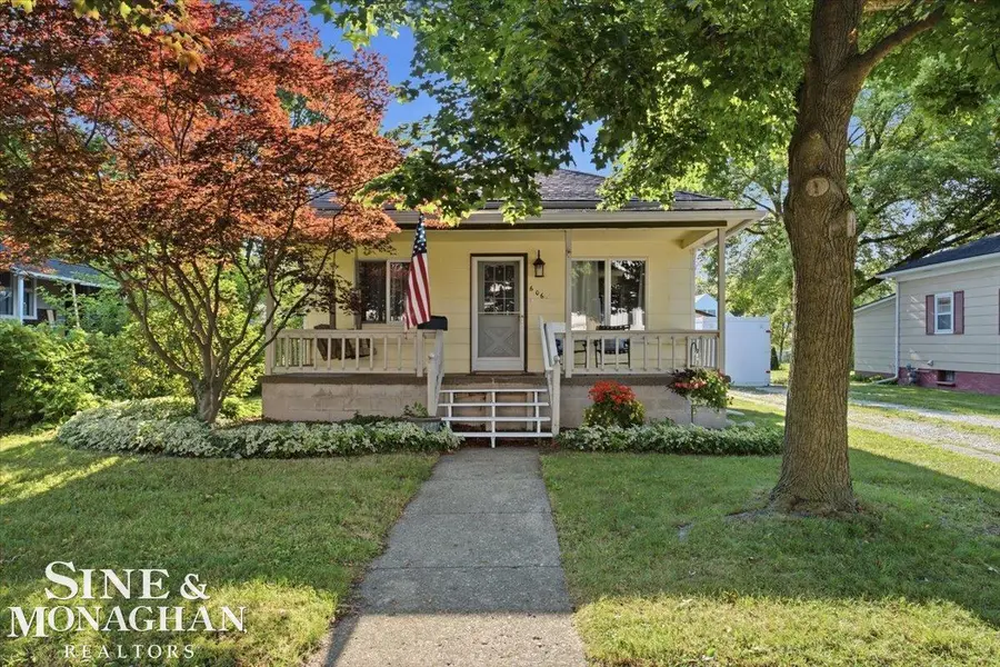 606 N 6th ST, Saint Clair, MI 48079 - #3