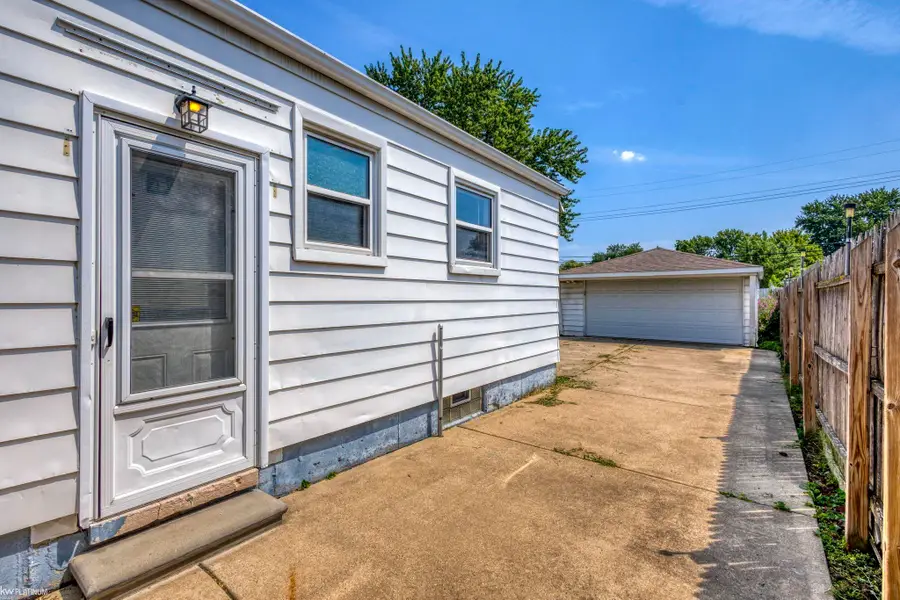 24828 Laetham AVE, Eastpointe, MI 48021 - #3