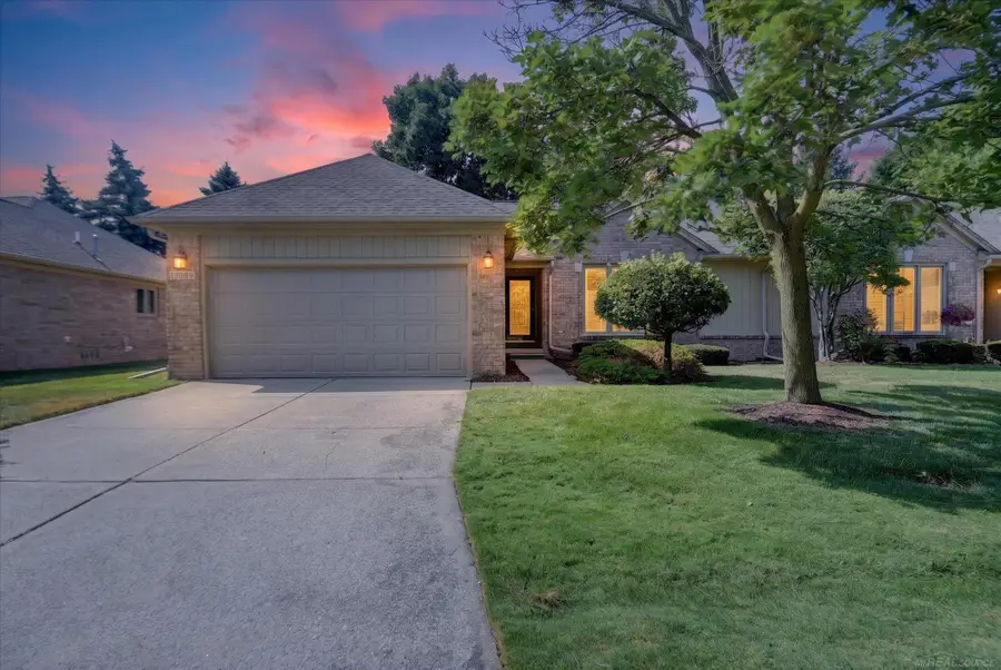 17098 Martingale, Clinton Township, MI 48038 - #2