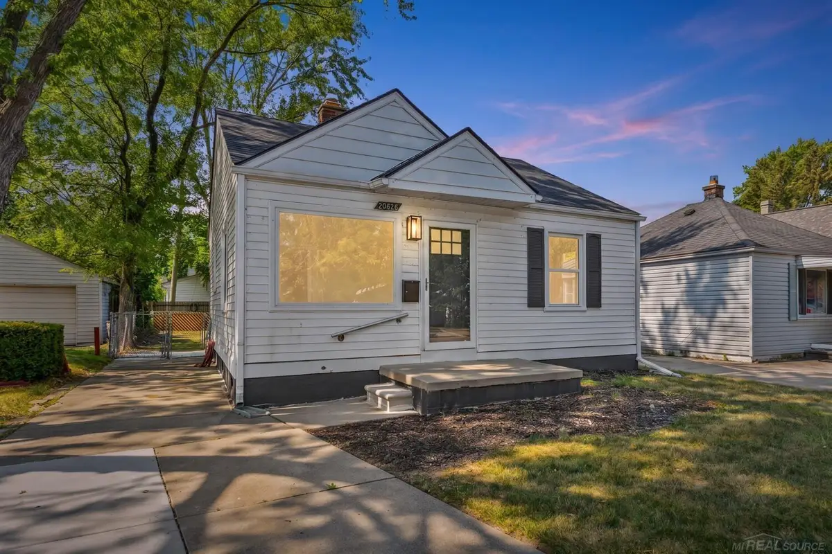 20626 Ridgemont  RD, Harper Woods, MI 48225 - #1