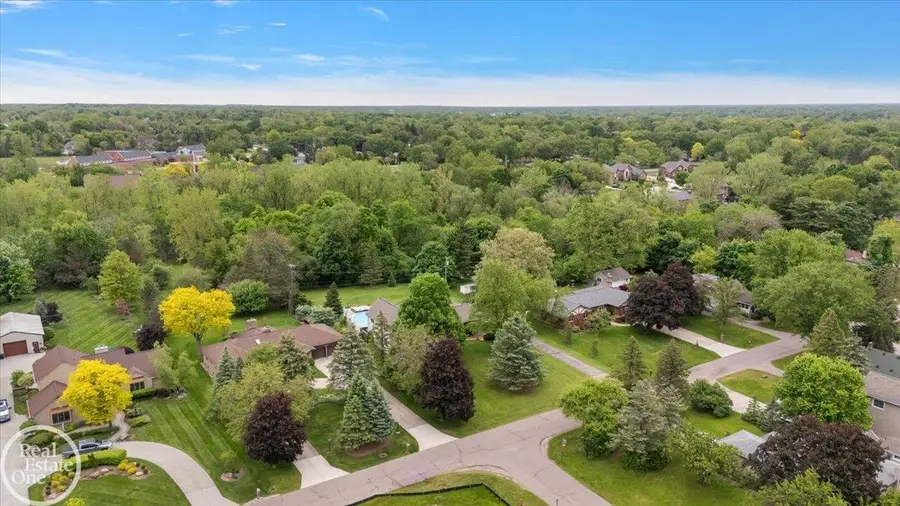 88 Aspinwall DR, Troy, MI 48098 - #3