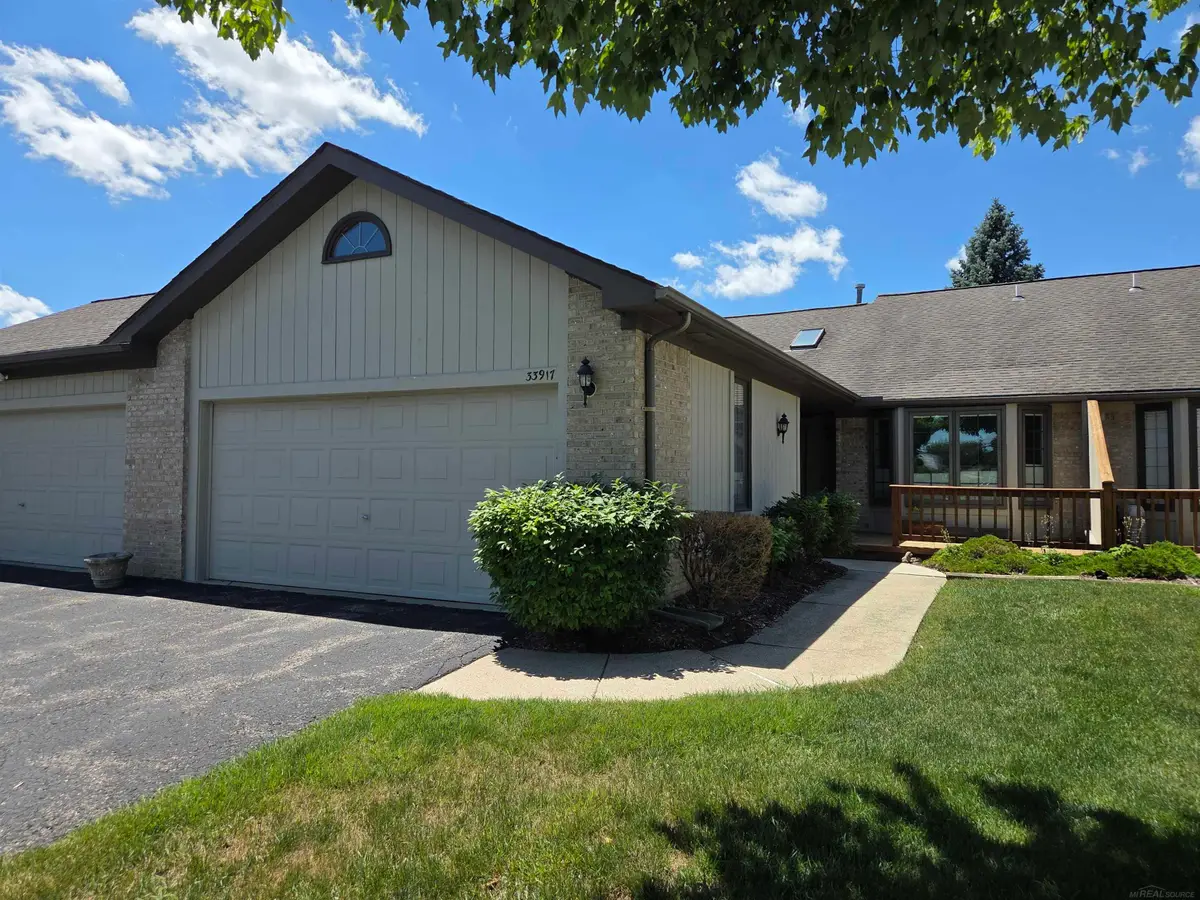 33917 Lakewood DR, Sterling Heights, MI 48312 - #1