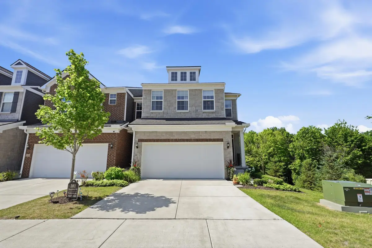 381 Strawberry DR, Rochester Hills, MI 48307 - #1