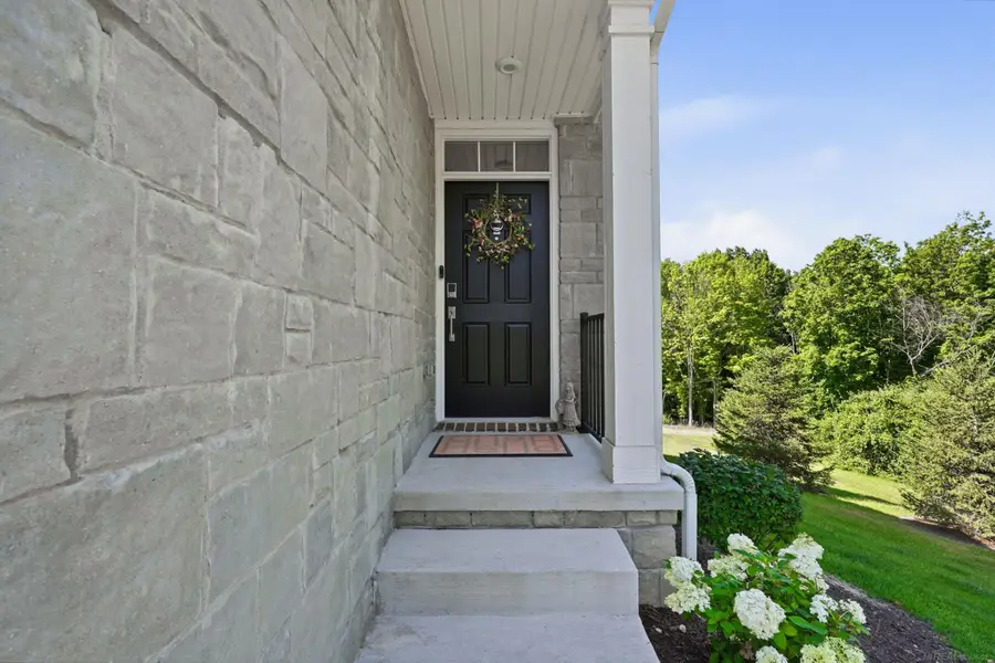 381 Strawberry DR, Rochester Hills, MI 48307 - #3