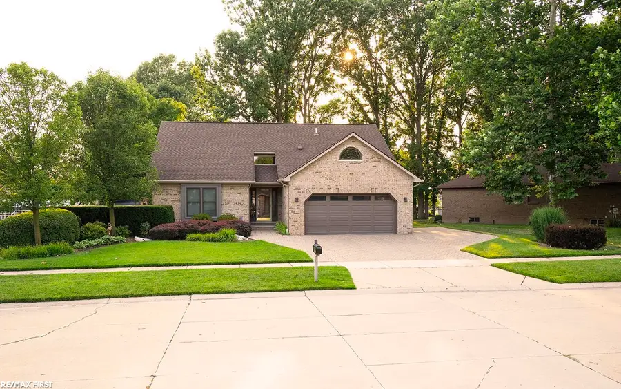 48315 Walden RD, Macomb, MI 48044 - #2
