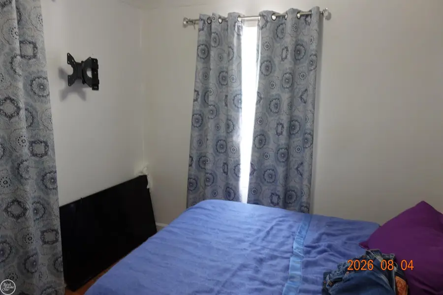 528 E coy AVE, Hazel Park, MI 48030 - #2
