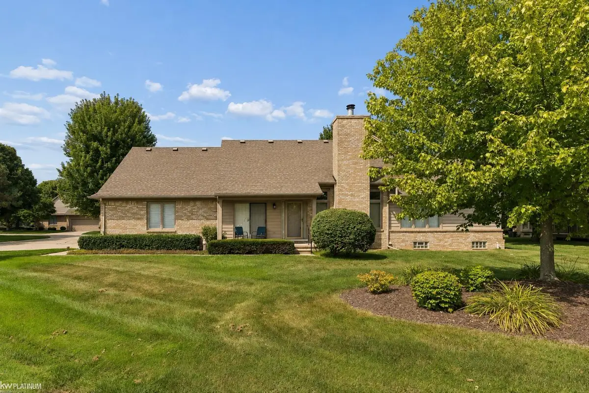 16725 Pearlcreek CT, Macomb, MI 48042 - #1