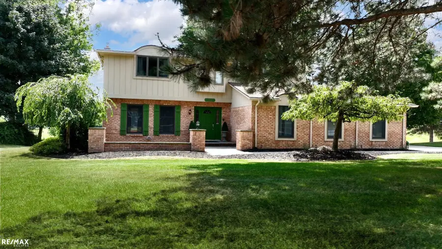 1155 Hickory Hill Dr DR, Rochester Hills, MI 48309 - #2