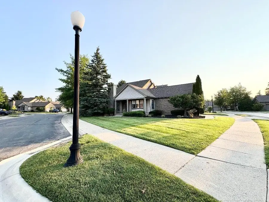 561 Galen CIR, Ann Arbor, MI 48103 - #2