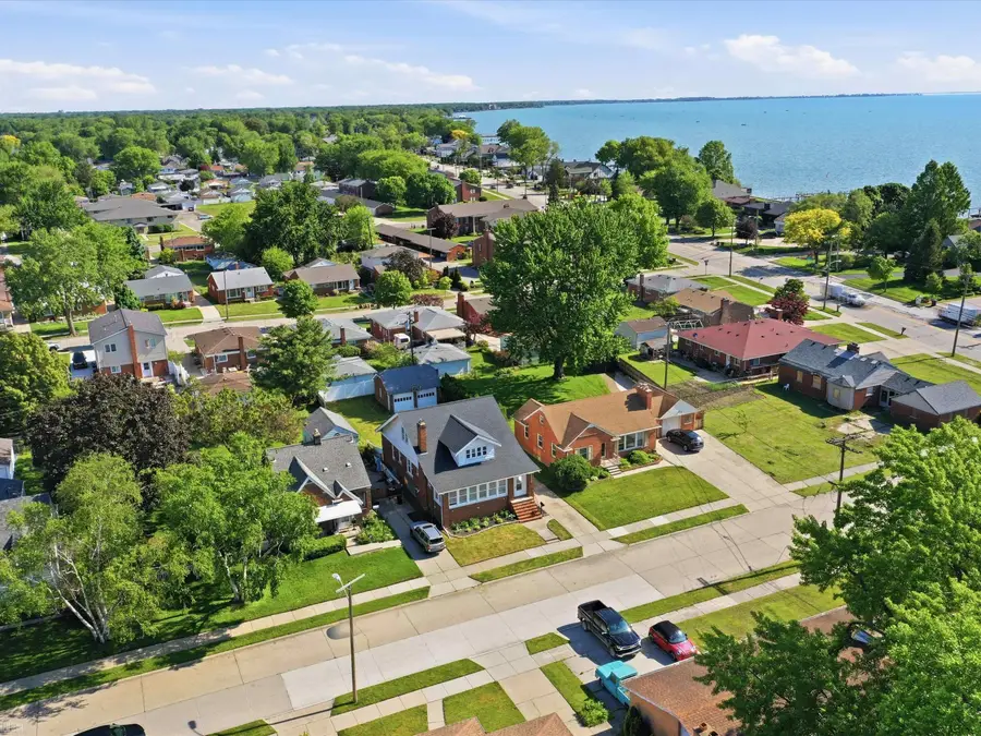 22823 Visnaw ST, Saint Clair Shores, MI 48081 - #2