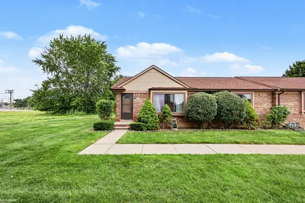 16958 Kingsbrooke DR, ClintonTownship, MI 48038