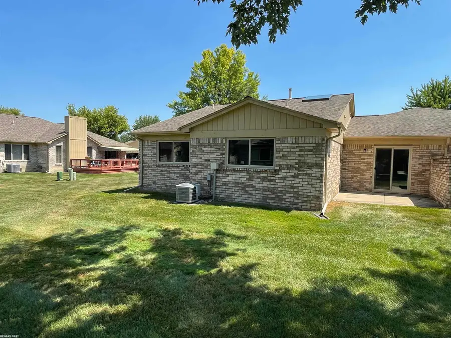 41625 Berly DR, Clinton, MI 48038 - #3