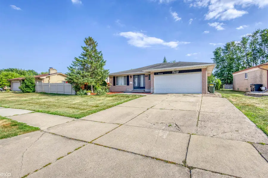 5072 Amherst DR, Sterling Heights, MI 48310 - #2