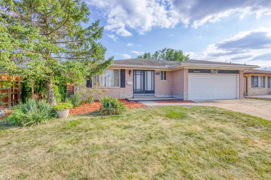 5072 Amherst DR, Sterling Heights, MI 48310 - #3