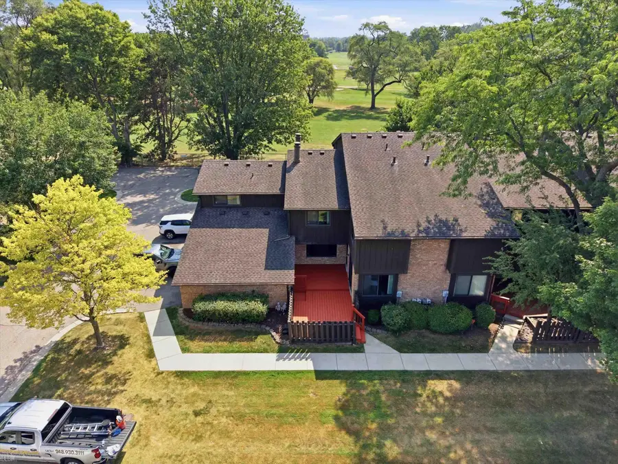 37388 Clubhouse DR, Sterling Heights, MI 48312 - #2