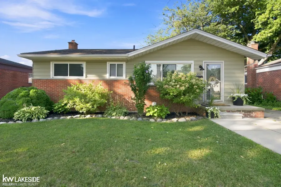 22834 E 13 MILE RD, Saint Clair Shores, MI 48082 - #3