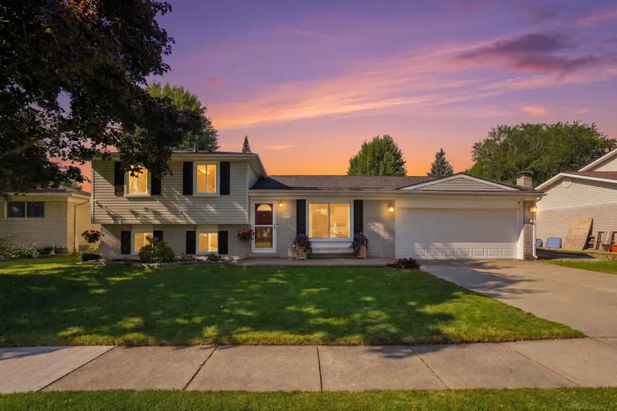 34710 Devonshire RD, New Baltimore, MI 48047 - #2
