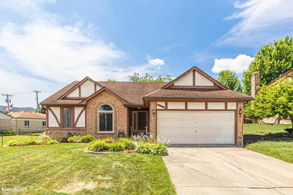 8703 Thornwood CT, SterlingHeights, MI 48312