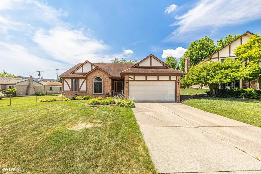 8703 Thornwood CT, Sterling Heights, MI 48312 - #3