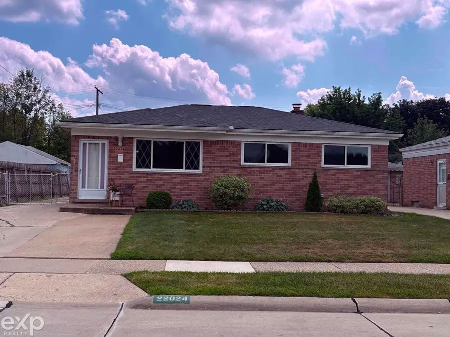 22024 Evergreen ST, Saint Clair Shores, MI 48082 - #3
