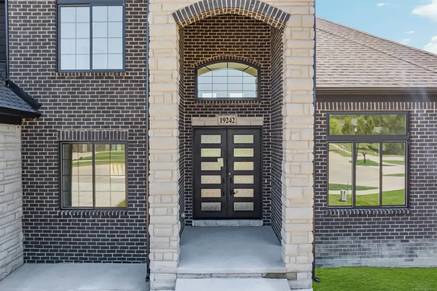 19242 Potomac DR, Macomb, MI 48044 - #2