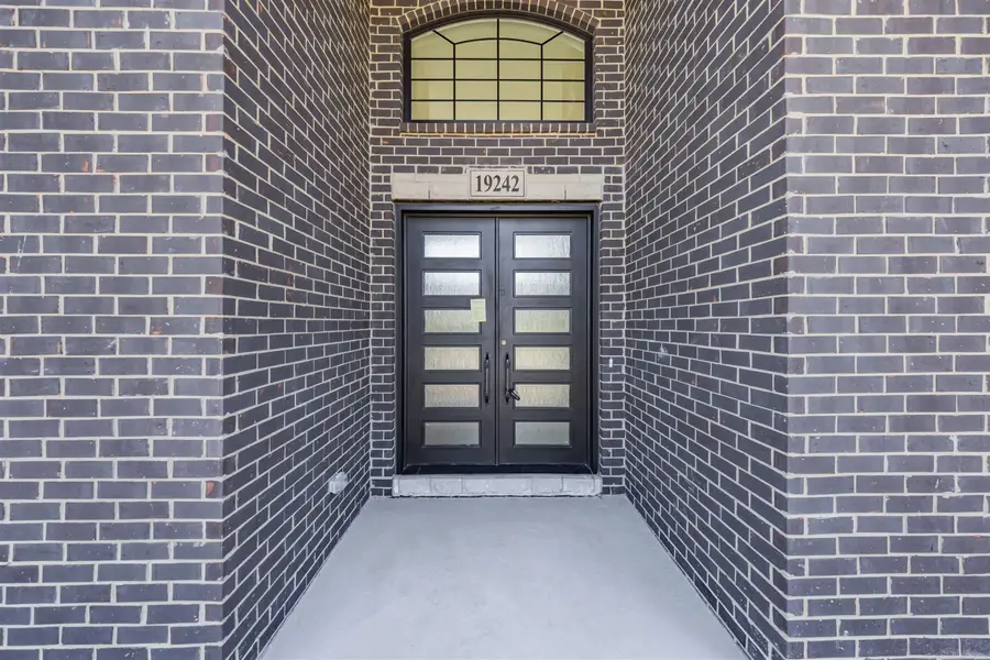 19242 Potomac DR, Macomb, MI 48044 - #3