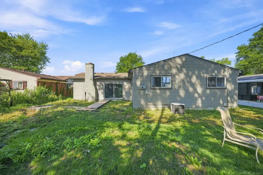 37340 Castleton DR, Sterling Heights, MI 48312 - #3