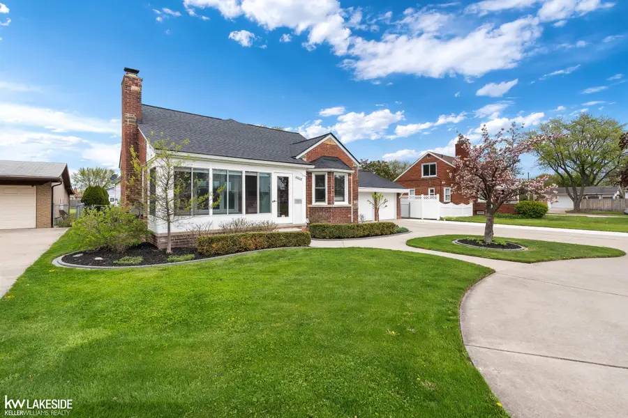 21215 E 11 Mile RD, Saint Clair Shores, MI 48081 - #3