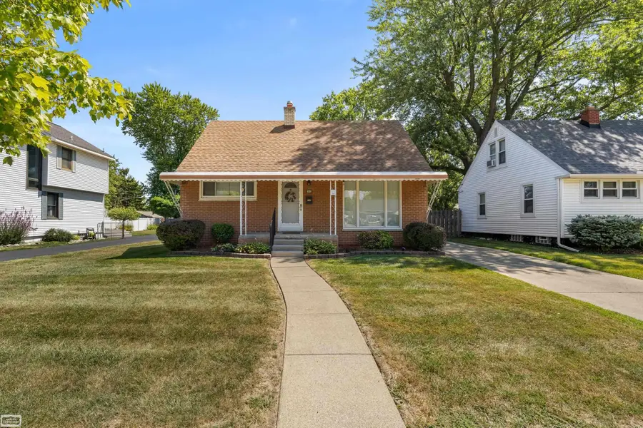345 Gargantua AVE, Clawson, MI 48017 - #2