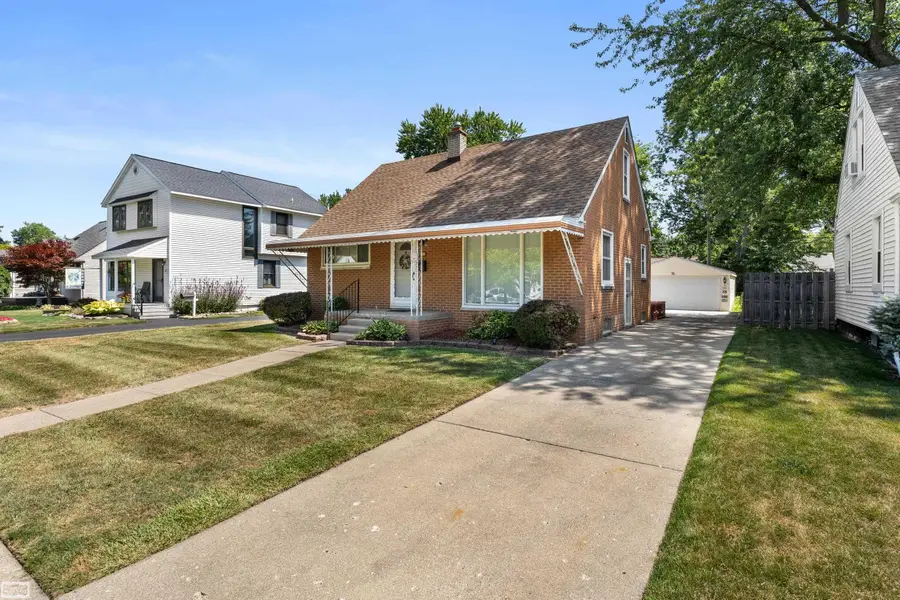 345 Gargantua AVE, Clawson, MI 48017 - #3