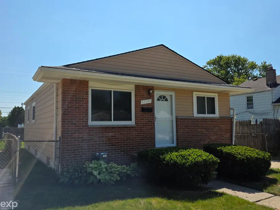 29304 Rosebriar ST, Saint Clair Shores, MI 48081 - #2