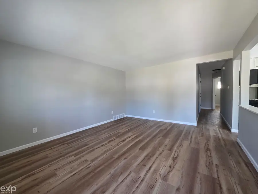 29304 Rosebriar ST, Saint Clair Shores, MI 48081 - #3