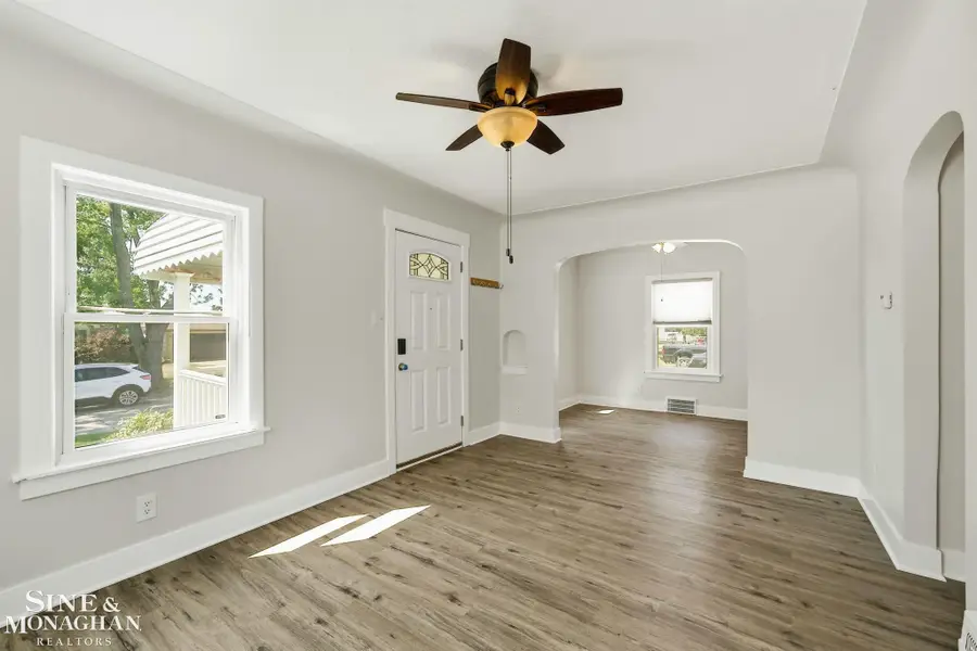 7325 Mckinley ST, Center Line, MI 48015 - #2