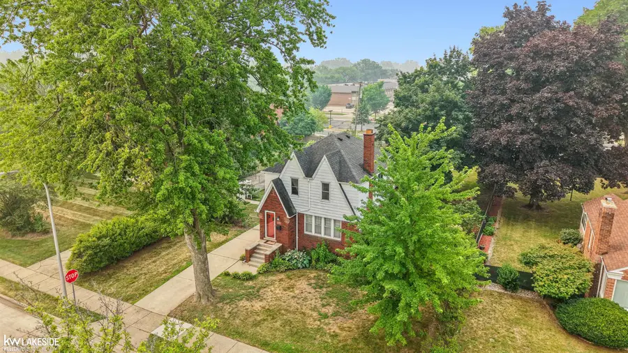 22134 Colony ST, Saint Clair Shores, MI 48080 - #2