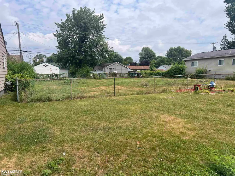 1447 E Meyers AVE, Hazel Park, MI 48030 - #2