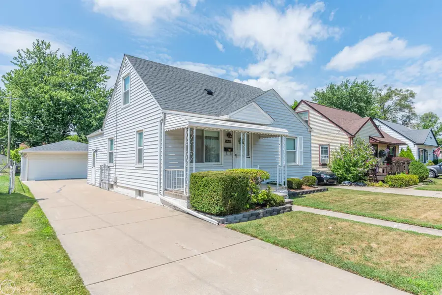 24643 Stewart AVE, Warren, MI 48089 - #2