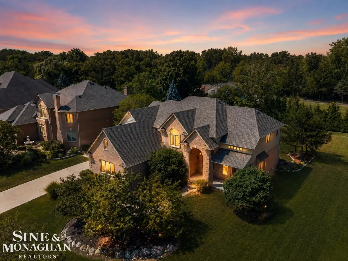 94 Ingram DR, Troy, MI 48098 - #1