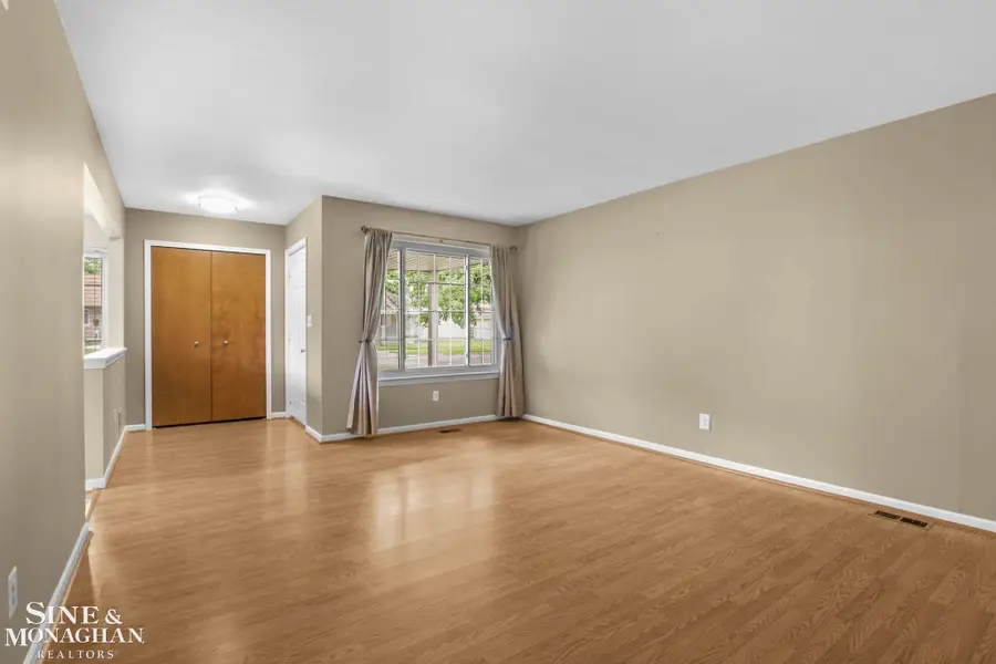 30022 5th ST, Saint Clair Shores, MI 48082 - #3