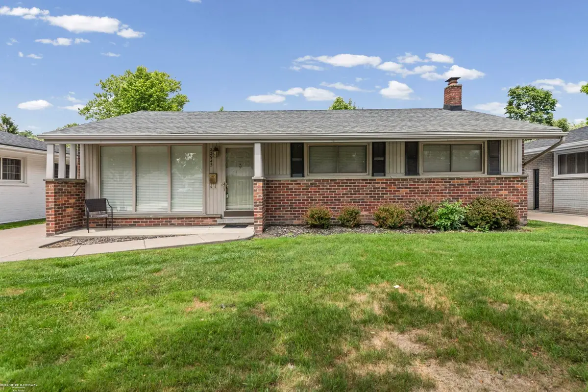 22943 Edgewood ST, Saint Clair Shores, MI 48080 - #1