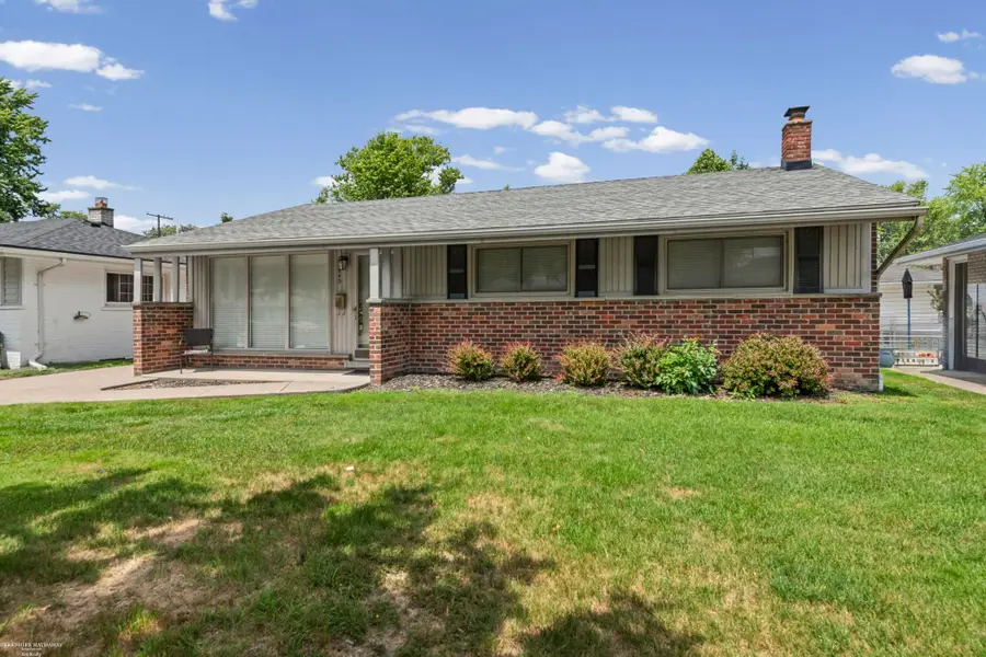 22943 Edgewood ST, Saint Clair Shores, MI 48080 - #3