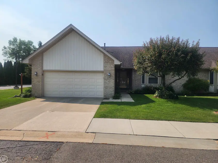 34958 Meadowlark LN, Richmond, MI 48062 - #2