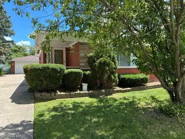 22314 ELMWOOD ST, Eastpointe, MI 48021